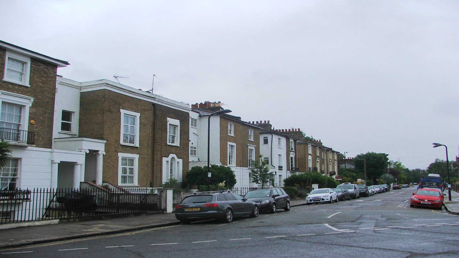 Mortimer Road, De Beauvoir Town — 1840s stucco-fronted terraces in the N1 conservation area